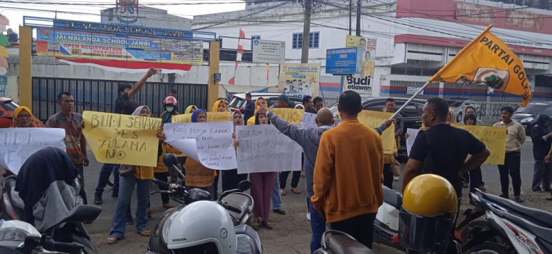 Golkar Kota Jambi Bergolak, Kader Tolak Rekomendasi Dukungan ke Non Kader Maulana-Diza, Gelar Aksi Damai