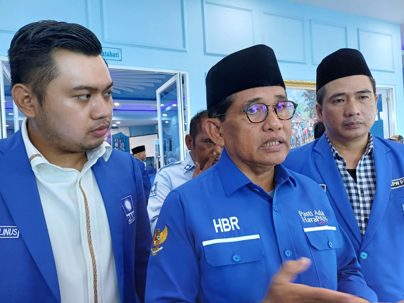 Ketua DPW PAN Provinsi Jambi, H Bakri saat menyampaikan keterangan persnya saat menyambut kedatangan Ketua Umum Zulkifli Hasan (Zulhas) beberapa waktu lalu.