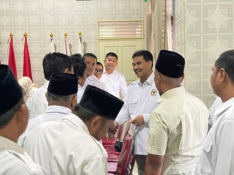 Ketua DPD Partai Gerindra Provinsi Jambi, Dr. Ir. H. A.R. Sutan Adil Hendra, MM ketika menggelar pertemuan dengan sejumlah kader di sekretariat DPD Gerindra Provinsi Jambi di kawasan Telanaipura, Kota Jambi. 