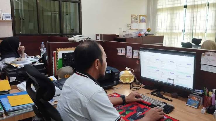 Proses verifikasi berkas administrasi di BKPSDMD Kota Jambi