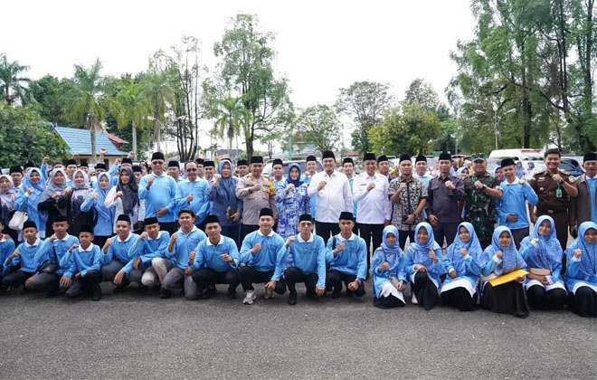 Bupati Bungo bersama unsur forkopimda dalam pelepasan kafilah MTQ tingkat Provinsi Jambi.