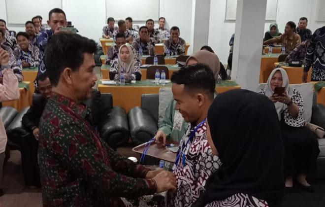 Penjabat Bupati Muaro Jambi Drs Raden Najmi membuka  Pelatihan Peningkatan Kapasitas Perangkat Desa se Kecamatan Sekernan.