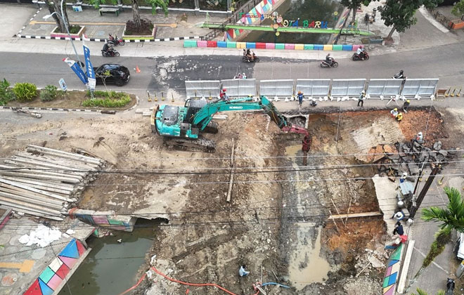 Pekerjaan box jaringan drainase di kawasan kota Baru, kota Jambi.