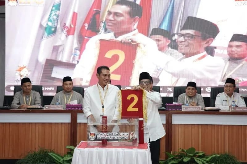 Komisi Pemilihan Umum (KPU) Kabupaten Batanghari menggelar rapat pleno terbuka pengundian nomor urut pasangan calon beberapa waktu lalu. 