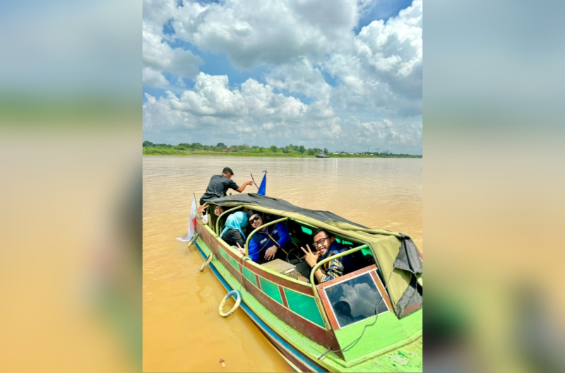 Susuri Sungai dengan Speed Boat, Kehadiran Masnah Busro Disambut Hangat Warga Manis Mato