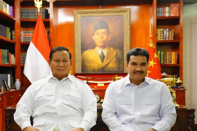 Ketua DPD Partai Gerindra Provinsi Jambi Dr. Ir. H. A.R. Sutan Adil Hendra, MM bersama Ketua Umum Prabowo Subianto dikediamannya beberapa waktu lalu.