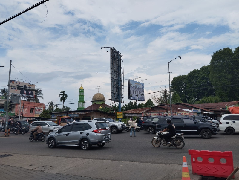 Kondisi arus lalu lintas di Simpang Mayang (2/10) kemarin.