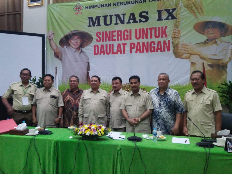 Ketua HKTI Provinsi Jambi Dr. Ir. H. A.R. Sutan Adil Hendra, MM ketika mengadiri acara Munas bersama sejumlah tokoh nasional beberapa waktu lalu.