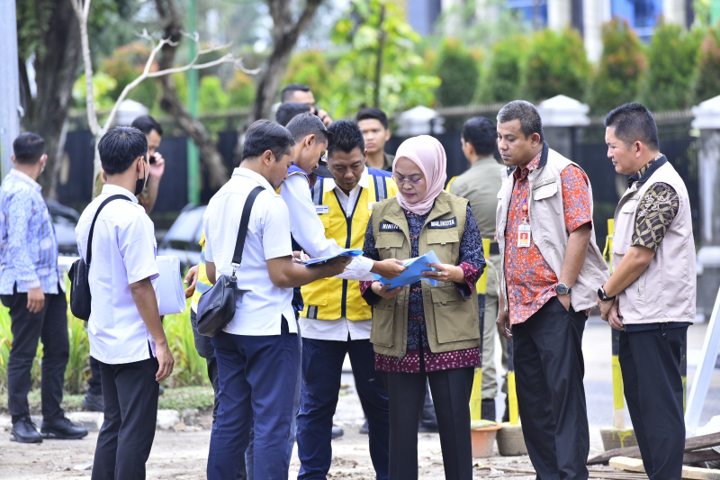 Pemkot Jambi bersama BWSS VI saat turun berasama ke lapangan untuk penanggulangan banjir di Kota Jambi