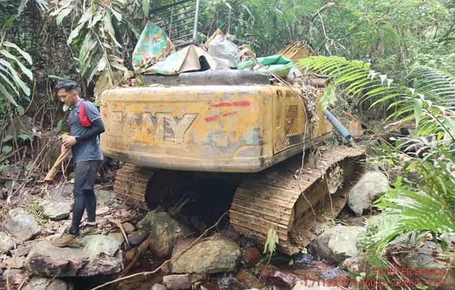 Polres Bungo kembali mengamankan satu unit excavator untuk kegiatan PETI di di Dusun Sungai Telang, Kecamatan Bathin III Ulu, Kabupaten Bungo, Provinsi Jambi.