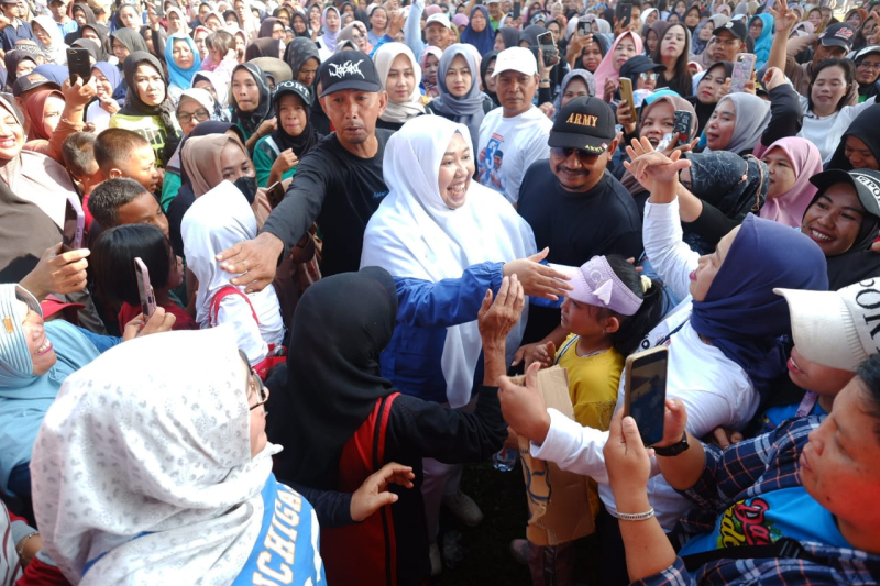 Ribuan Warga Padati Jalan Santai dan Senam Sehat Bersama Masnah Busro di Kumpeh Ulu