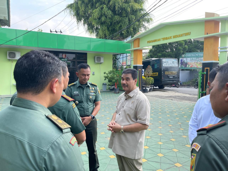 Ketua DPD Partai Gerindra Provinsi Jambi Dr. Ir. H. A.R. Sutan Adil Hendra, MM Rumah Sakit (RS) Dr. Bratanata Jambi beberapa waktu lalu.