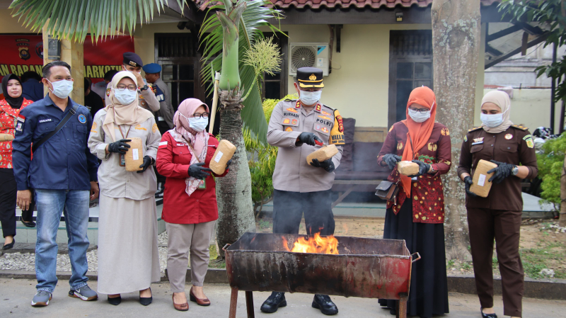 Polresta Jambi Musnahkan 24 Kg Ganja, 5,6 Kg Sabu Dan 412 Butir Pil Ekstasi