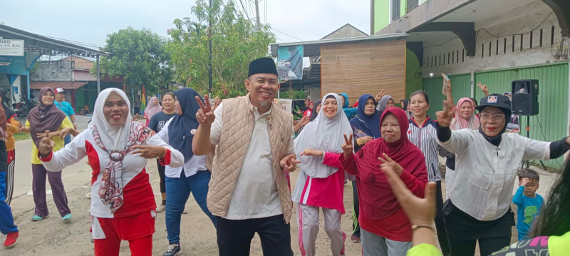 Emak-emak di Aur Kenali Antusias Ikuti Senam Bersama Rahman-Guntur