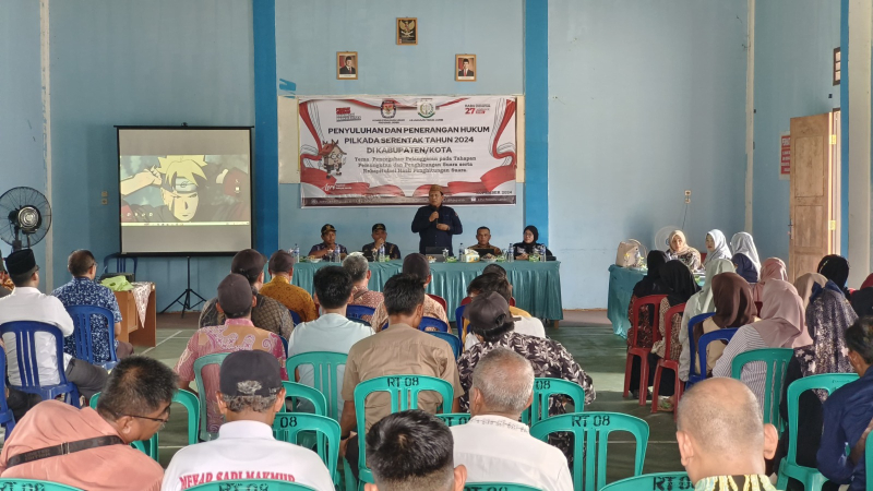 Komisioner KPU Provinsi Jambi Suparmin menjadi narasumber dalam acara sosialisasi yang digelar KPU Muaro Jambi di Kecamatan Sungai Bahar.