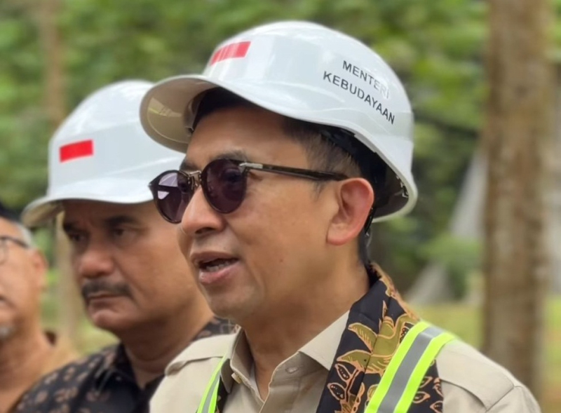 Ketua DPD Partai Gerindra Provinsi Jambi Dr. Ir. H. A.R. Sutan Adil Hendra, MM ketika mendampingi kehadiran Menteri Kebudayaan Fadli Zon.