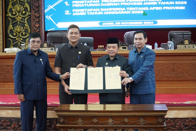 Gubernur Jambi Al Haris Apresiasi DPRD Selesaikan Target Penetapan APBD 2025 Tepat Waktu