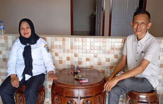 Koordinator pengelola mess Pemda Sarolangun di Kota Jambi, Darmawin beserta jajaran saat berada di mess Pemda Sarolangun.