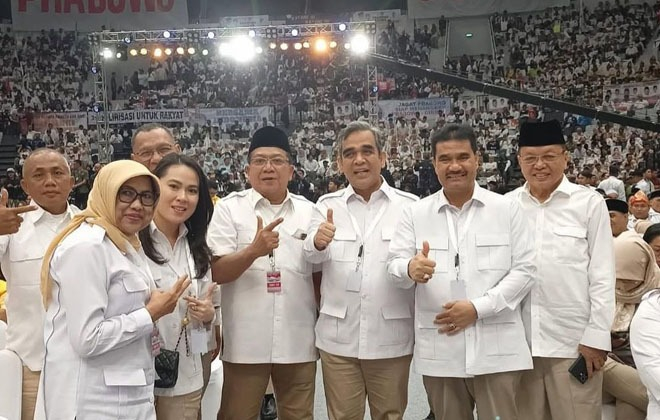 Ketua DPD Partai Gerindra Provinsi Jambi Dr. Ir. H. A.R. Sutan Adil Hendra, MM bersama kader dalam sebuah acara belum lama ini. 