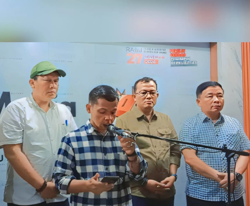 Komisioner KPU Provinsi Jambi menggelar jumpa pers terkait proses pemungutan dan penghitungan suara pada Pemilihan Kepala Daerah (Pilkada) 2024.