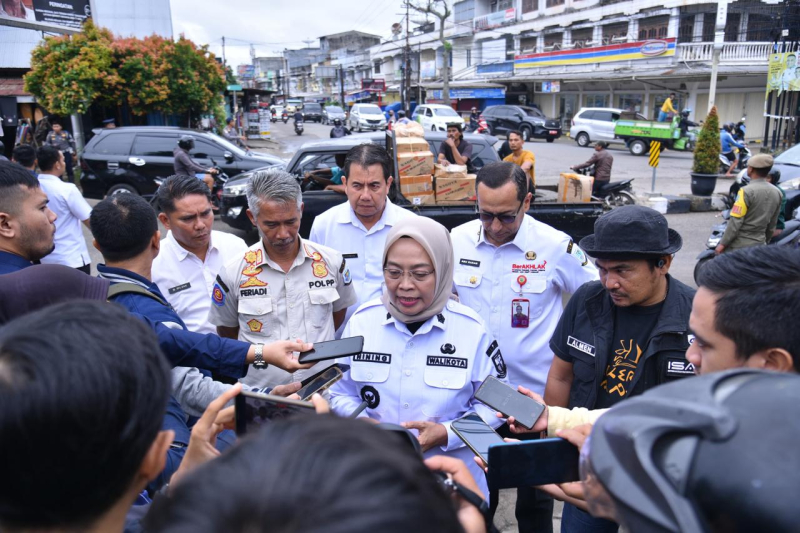 Utamakan Estetika Kota, Pj Wali Kota Jambi Tegaskan APJII Harus Konsisten Rapikan Kabel Internet

