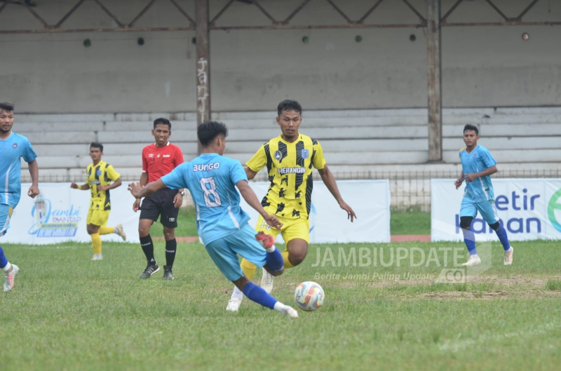 2 Bek Bawa Merangin Unggul 2-0 Melawan Bungo di Babak Pertama Semifinal Gubernur Cup 2025