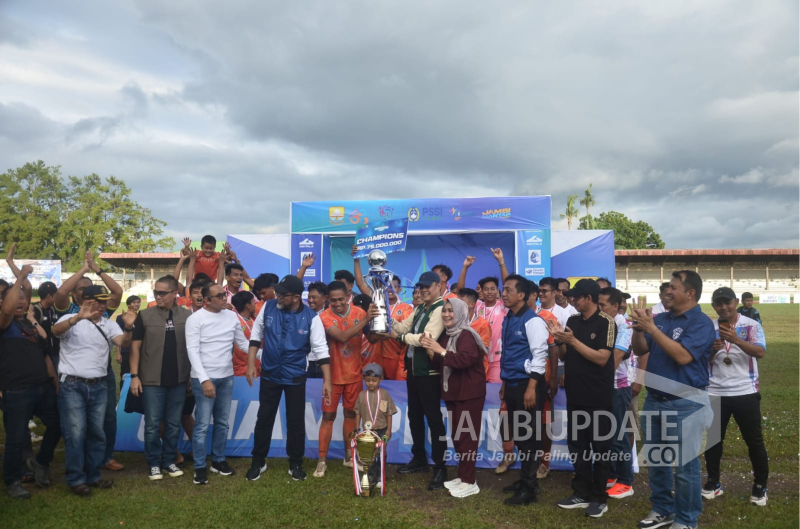 SENGIT ! Tebo Raih Gelar Juara Gubernur Cup 2025, Usai Kalahkan Merangin 3-2