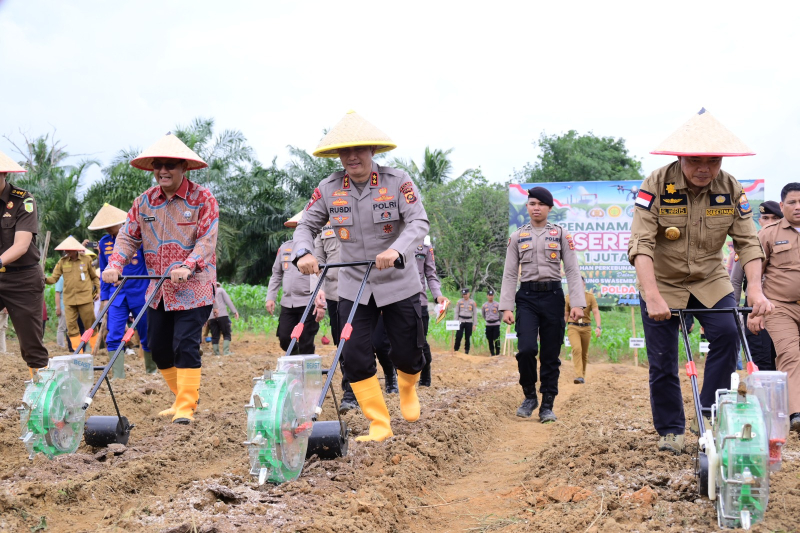 Polda Jambi Ikut Sukseskan Penanaman Jagung Serentak 1 Juta Hektar untuk Swasembada Pangan 2025