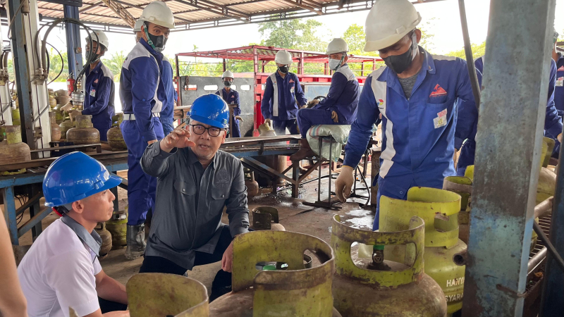 Anggota Komisi XII DPR RI Syarif Fasha Sidak ke SPBE PT MDA di Tebing Tinggi Batanghari
