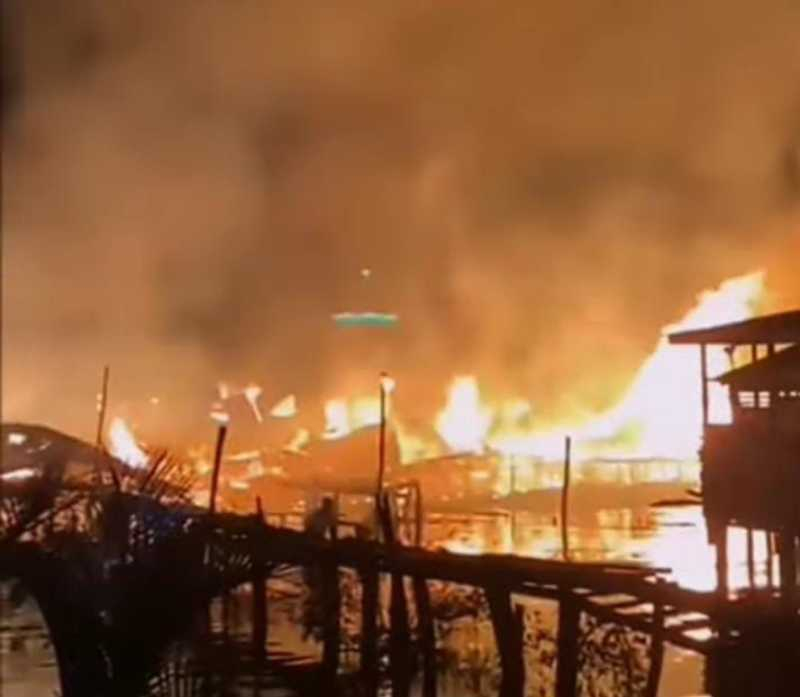 Kampung Nelayan Kuala Tungkal Dilanda Kebakaran Dini Hari, Api Melahap Pemukiman Warga