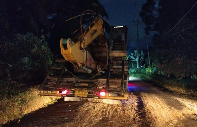 Polres Bungo Angkut 1 Unit Alat Berat untuk PETI Batu Kerbau