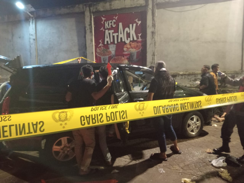 Diduga Keracunan, Dua Jenazah dalam Mobil di Parkiran Pusat Perbelanjaan Dievakuasi