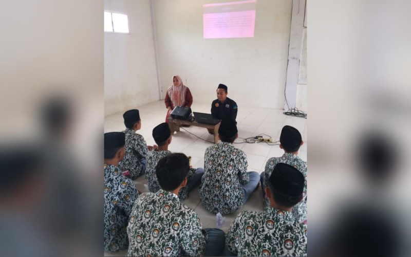 Penerapan Gaya Hidup Sehat bagi Santri di Ponpes Al Muhajirin Batanghari, Dosen Universitas Jambi Lakukan Pengabdian Masyarakat
