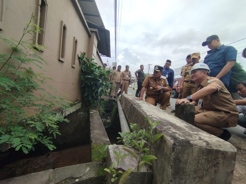 Perlahan Tuntaskan Masalah Banjir, Walikota Jambi Tinjau Pekerjaan Saluran Air di Lokasi Rawan Banjir