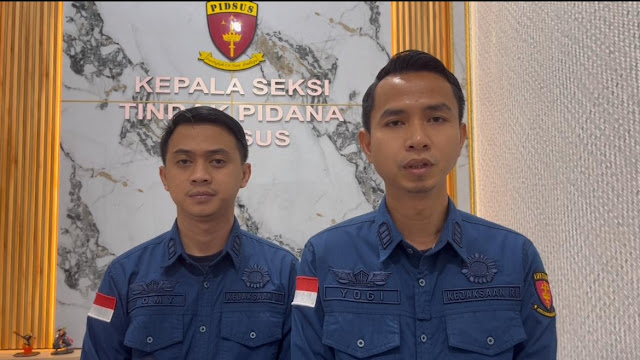 Kepala Seksi Tindak Pidana Khusus (Kasi Pidsus) Kejari Sungai Penuh, Yogi Purnomo saat diwawancarai awak media.