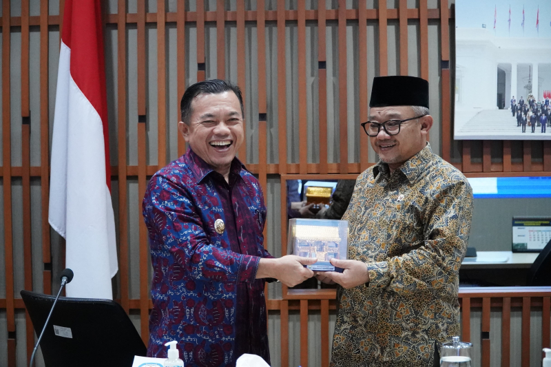 Tingkatkan Mutu Pendidikan Jambi, Gubernur Al Haris Boyong Bupati/Wali Kota Temui Mendikdasmen RI