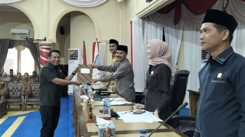 Delapan Fraksi DPRD Sarolangun Sampaikan Pandangan Umum Terhadap Ranperda Perubahan APBD-P 2025