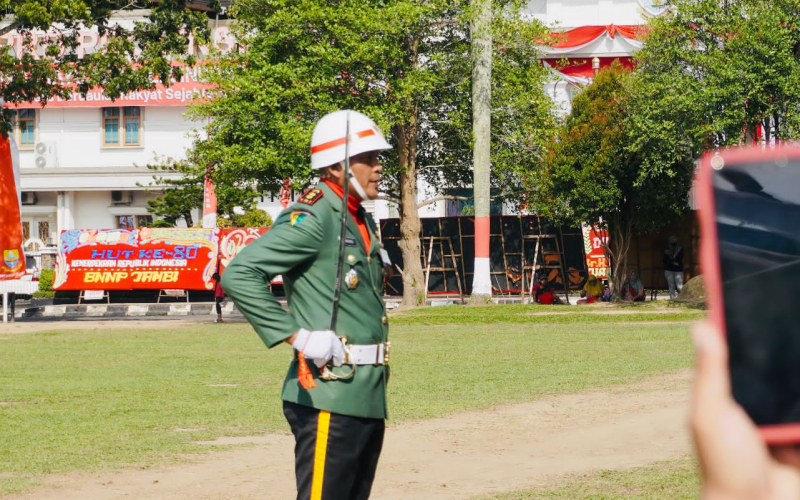 Tampil Tegas dan Berwibawa, Letkol Cpm Sundoro Jadi Komandan Upacara HUT ke-80 RI di Jambi