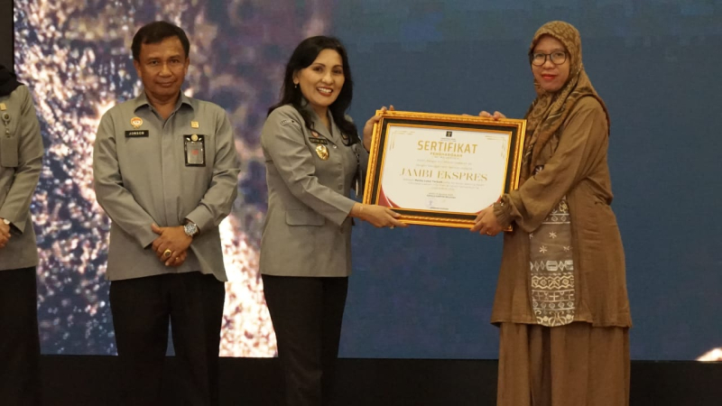 Jambi Ekspres Raih Penghargaan Sebagai Media Lokal Terbaik Dari Kemenkum