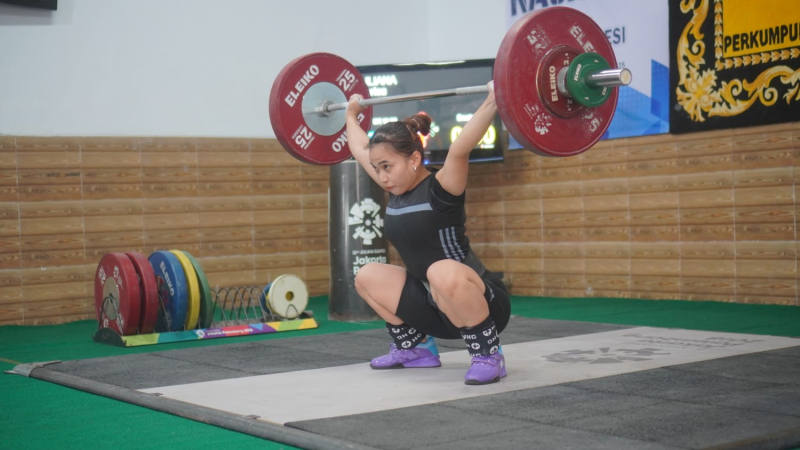 Membanggakan! Lifter Putri Jambi, Klarisa Lolos Seleknas Sea Games 2025