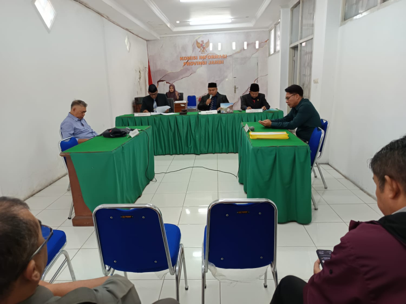 KI Jambi Bacakan Putusan Mediasi Sengketa Informasi Chanel Berita24 Terhadap Dinkes Tanjabbar