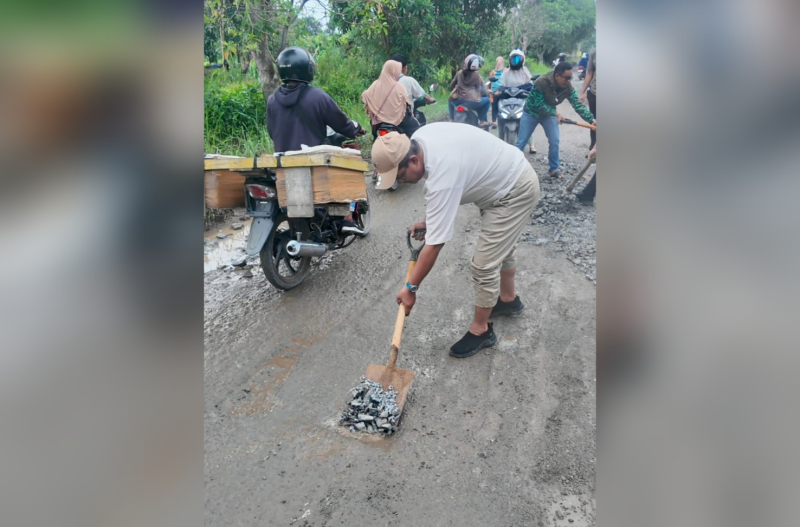 Jalan Nasional di Sungai Saren Rusak Parah, Bupati Tanjabbar Ambil Langkah Darurat
