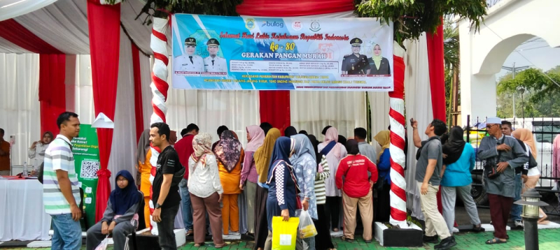 Tampak kerumunan masyarakat yang ikut meriahkan Hari Lahir Bhakti Adhyaksa ke 80 