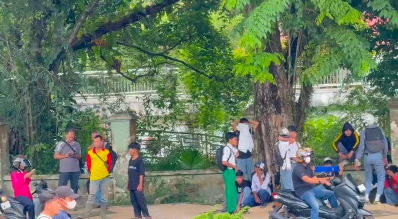 Remaja Berpakaian Sekolah Kedapatan di Lokasi Demo DPRD Jambi, Disdik Berikan Sanksi - Ingatkan Kepsek