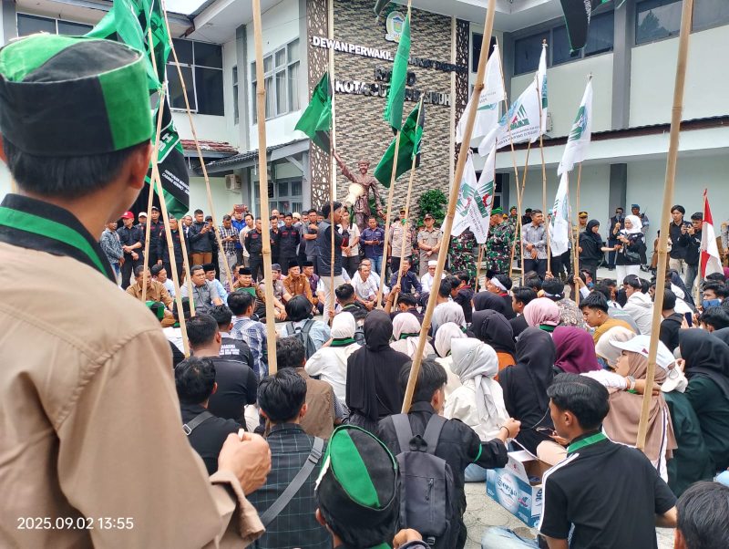 Geruduk DPRD Sungai Penuh, Mahasiswa Desak Tuntaskan UU Perampasan Aset Koruptor