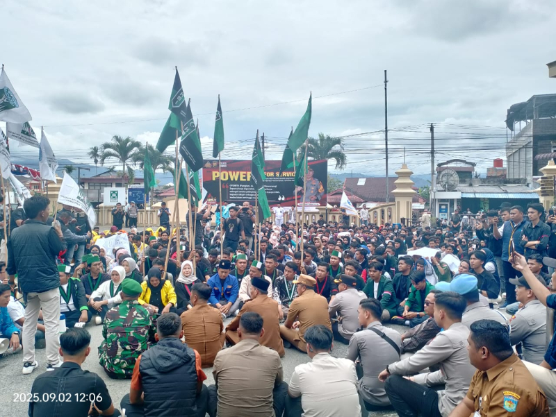 BREAKING NEWS! Ratusan Mahasiswa di Kerinci dan Sungai Penuh Aksi Unjuk Rasa