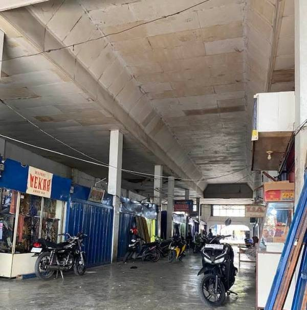 Kondisi ruangan dalam Pasar Beringin Jaya saat ini. Nantinya bangunan ini akan direnovasi dengan anggaran Rp 11 miliar.