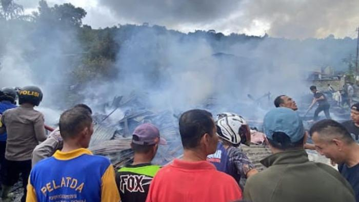 Kebakaran Hebat di Siulak Deras Kerinci, Empat Rumah Habis Dilalap Api