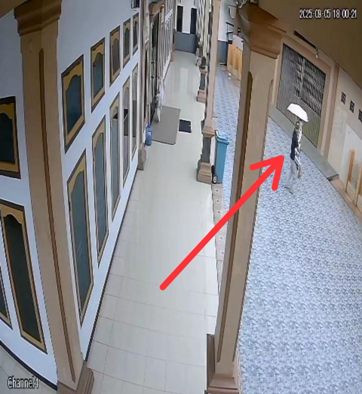 Pria Bertopi Coklat Cabuli Bocah Perempuan 8 Tahun di Masjid, Korban Digendong ke Dalam Toilet