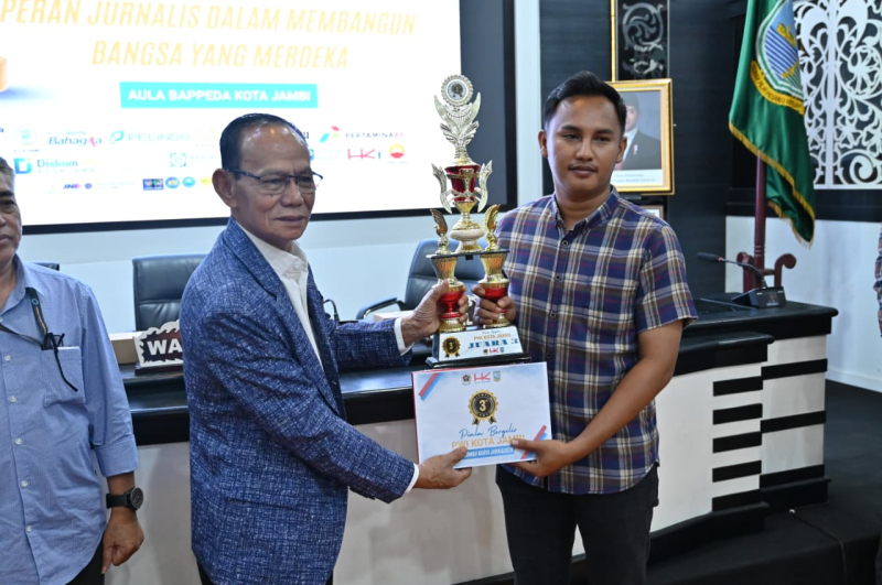 Wartawan Jambi Ekspres Raih Juara Pada Lomba Karya Jurnalistik PWI Kota Jambi Moment HUT RI ke-80